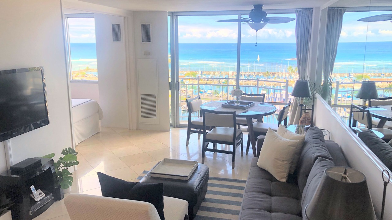 Photo of Livingroom in Waikiki