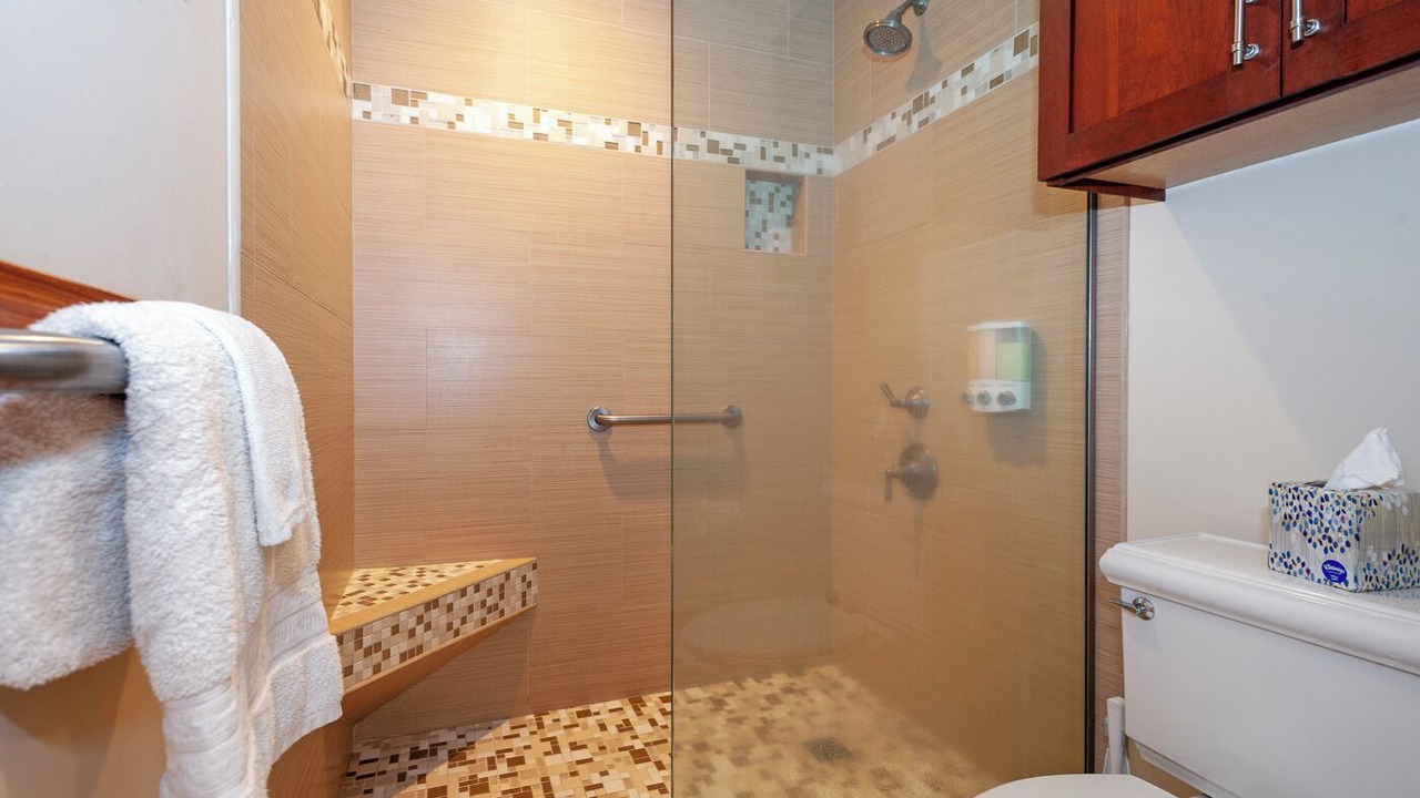 Photo of Bathroom in Wainiha