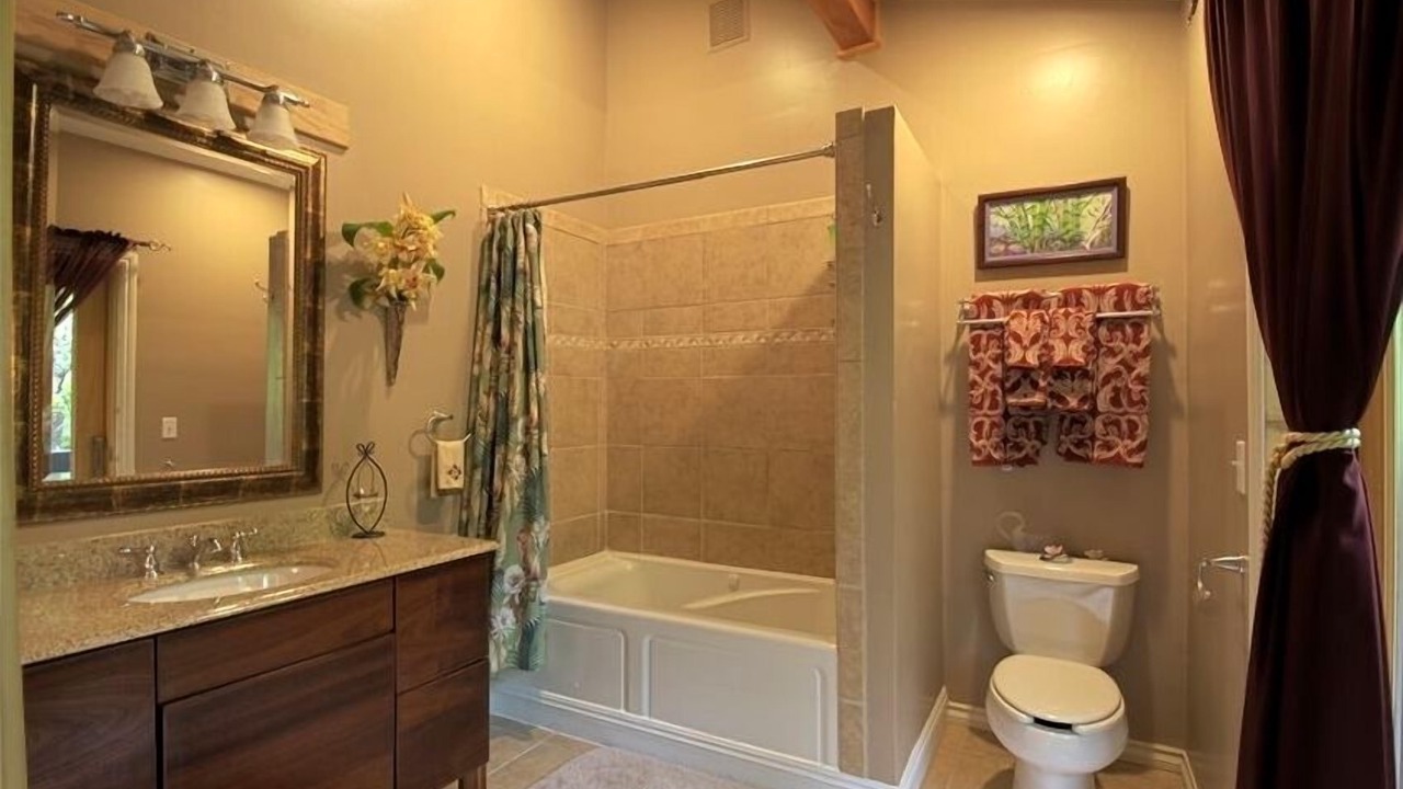 Photo of Bathroom in Ohia Estates