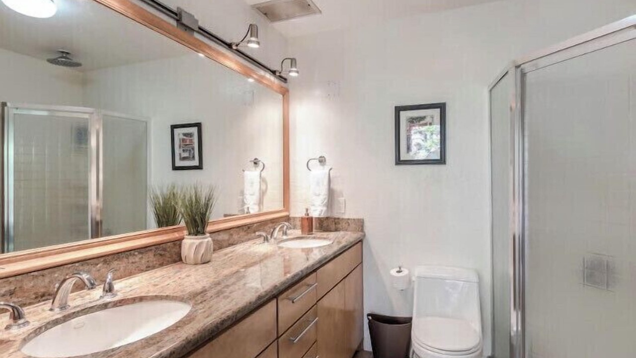 Photo of Bathroom in Makaha Valley