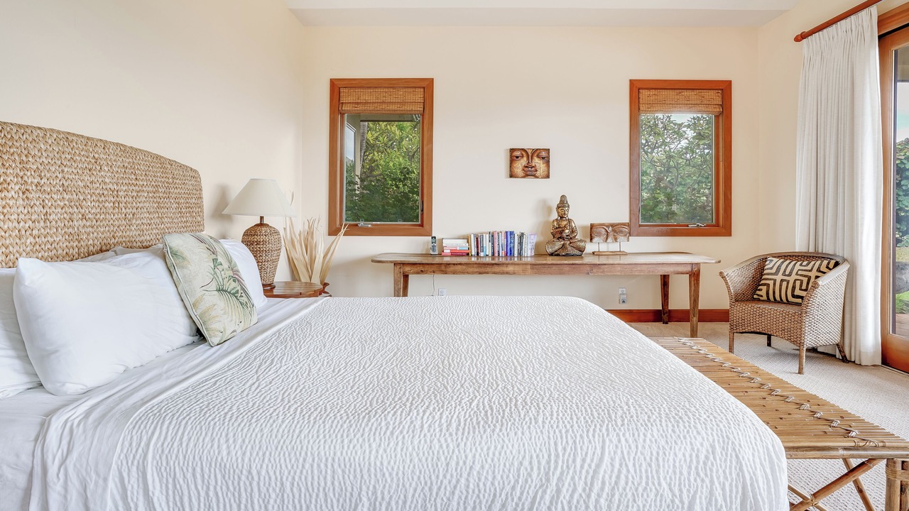 Photo of Bedroom in Historic Lahaina Front Street