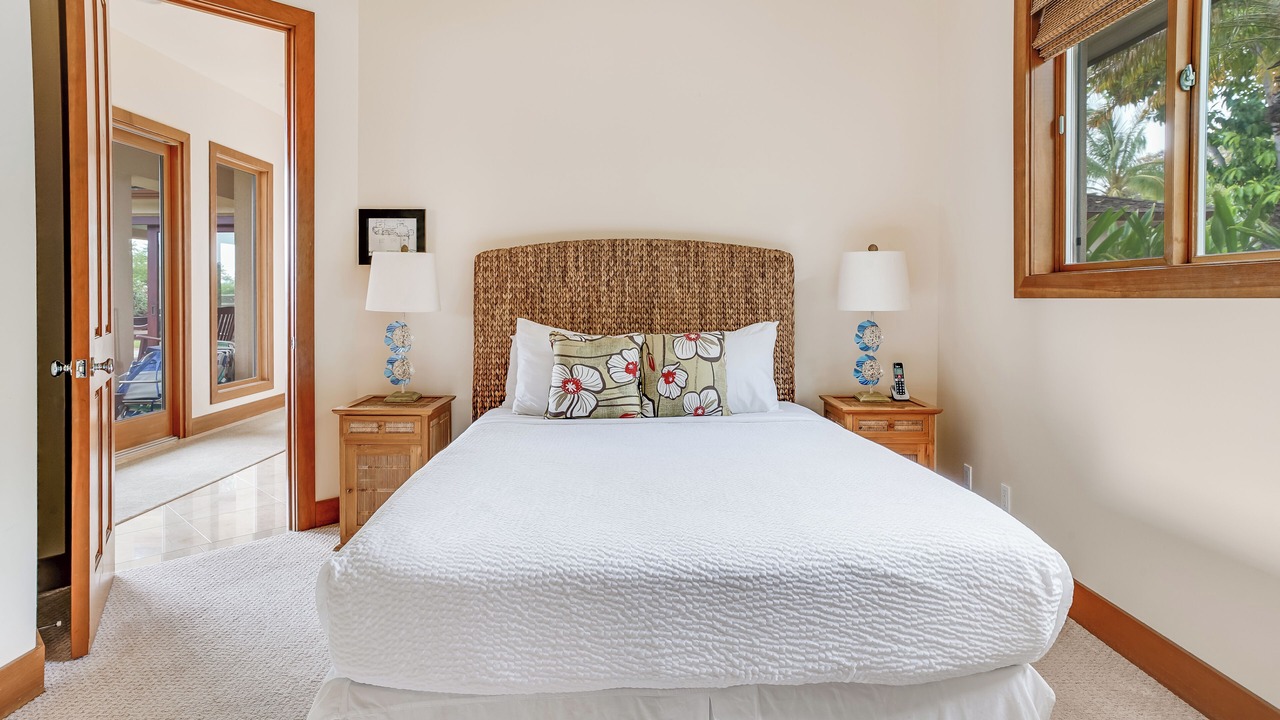 Photo of Bedroom in Historic Lahaina Front Street