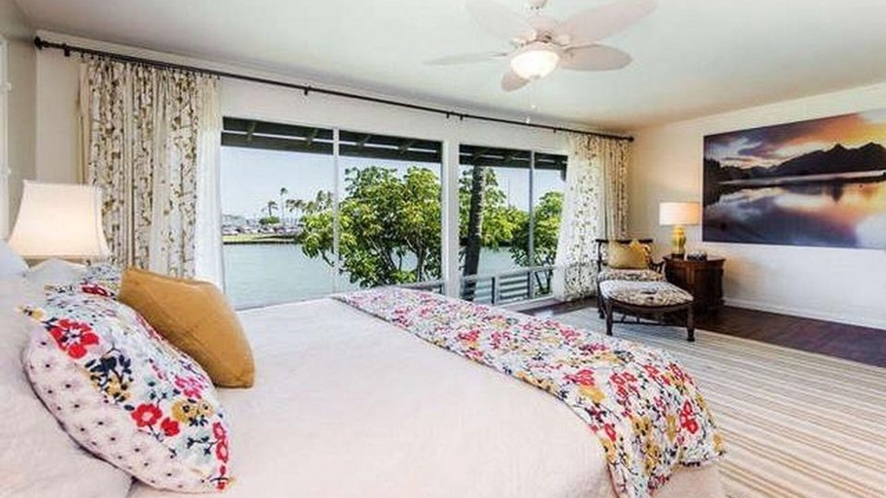 Photo of Bedroom in Portlock