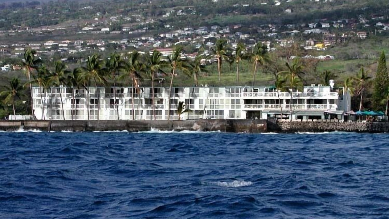 Photo of Others in Kahaluu Bay