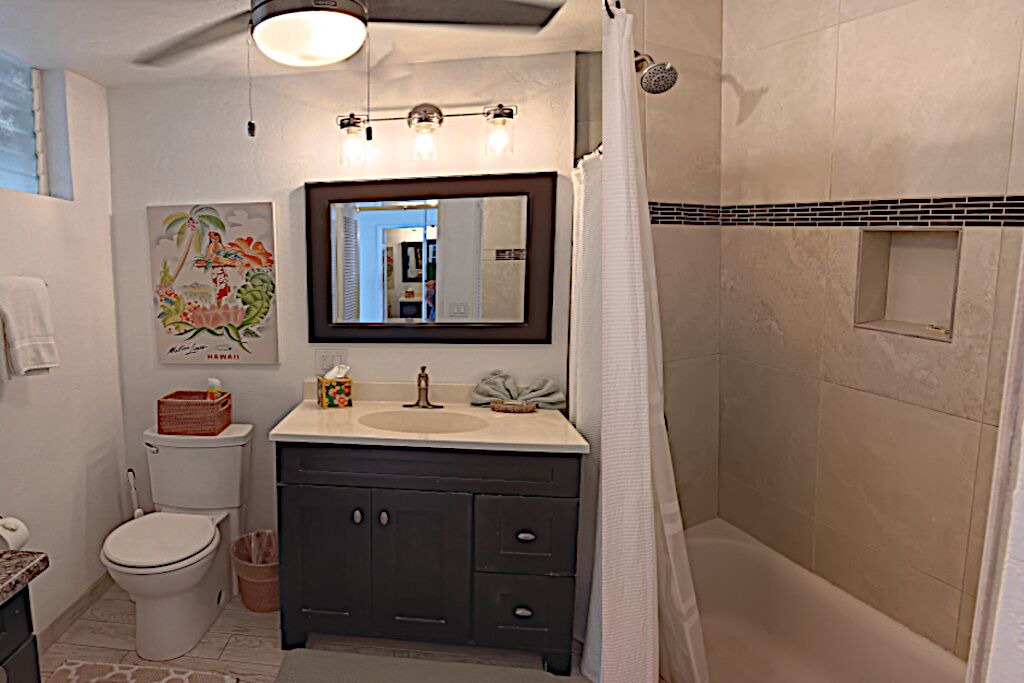 Photo of Bathroom in Kahaluu Bay
