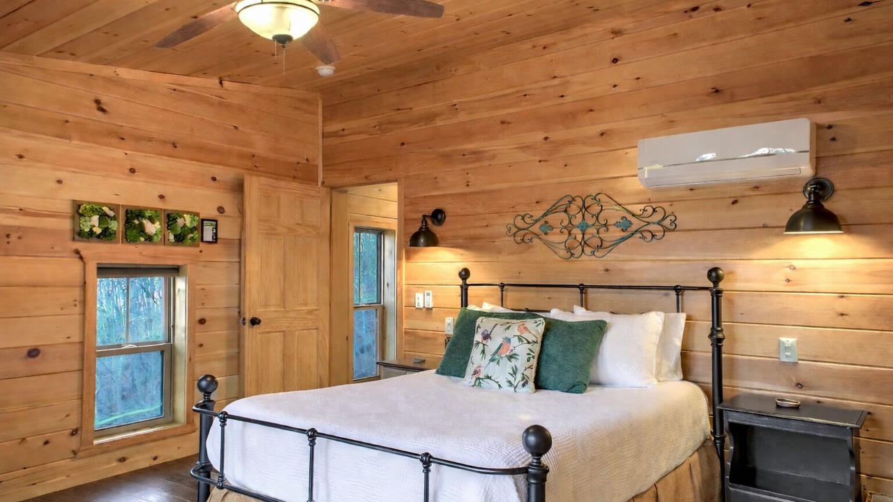 Photo of Bedroom in Saluda