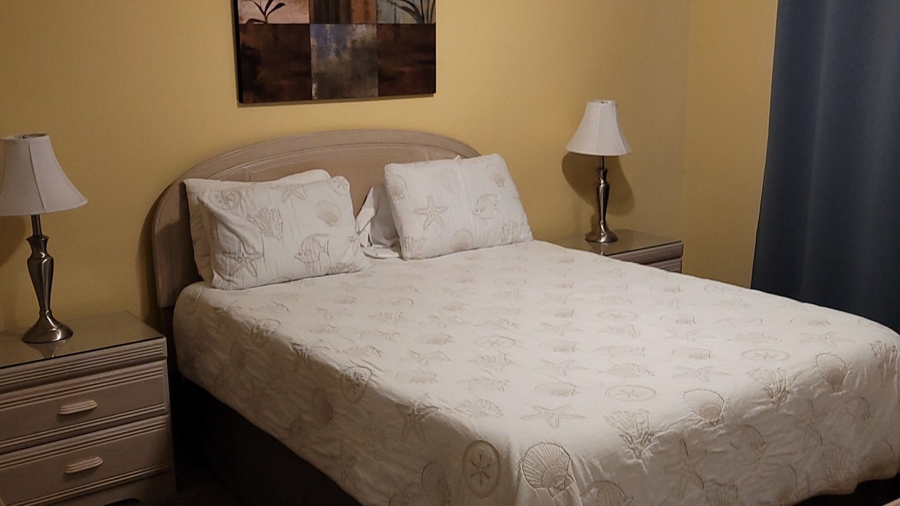 Photo of Bedroom in Arcadian Shores