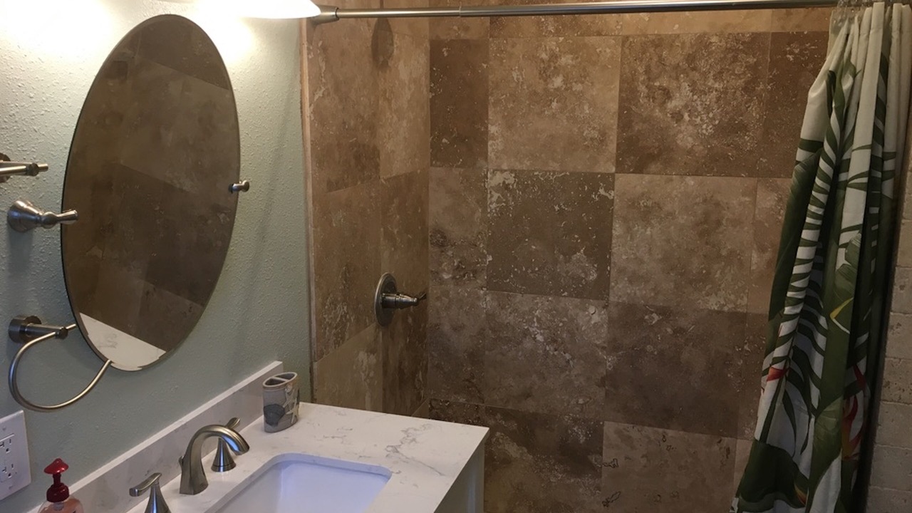 Photo of Bathroom in Hilo