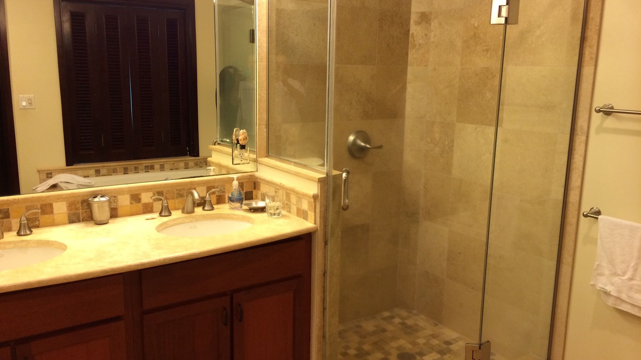 Photo of Bathroom in Wailua