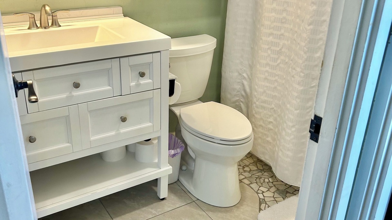 Photo of Bathroom in McCully - Moiliili