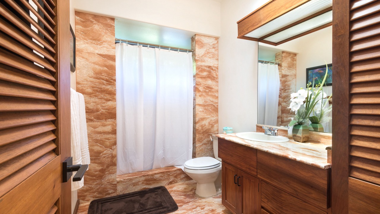 Photo of Bathroom in Kilauea