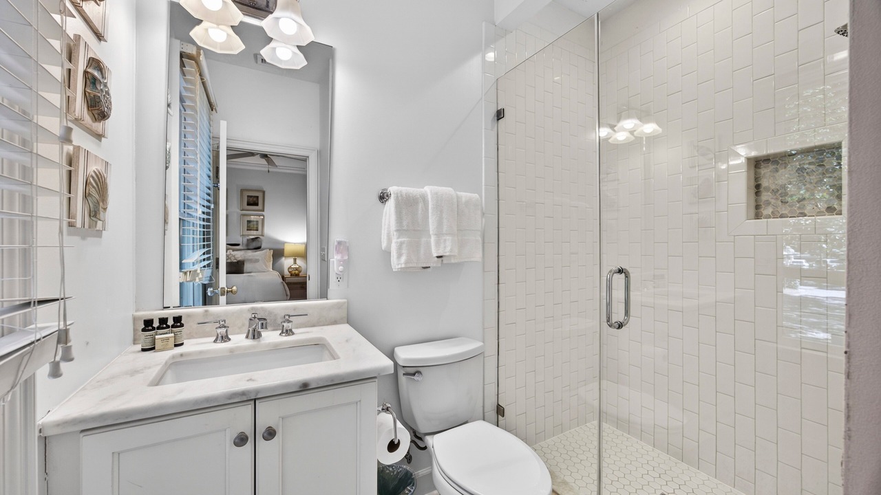 Photo of Bathroom in Vanderhorst Plantation
