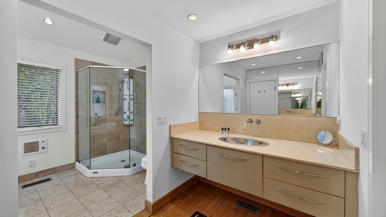 Photo of Bathroom in Vanderhorst Plantation