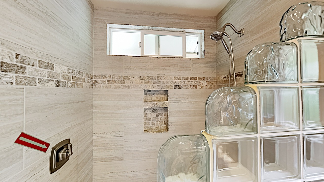 Photo of Bathroom in Honokaa
