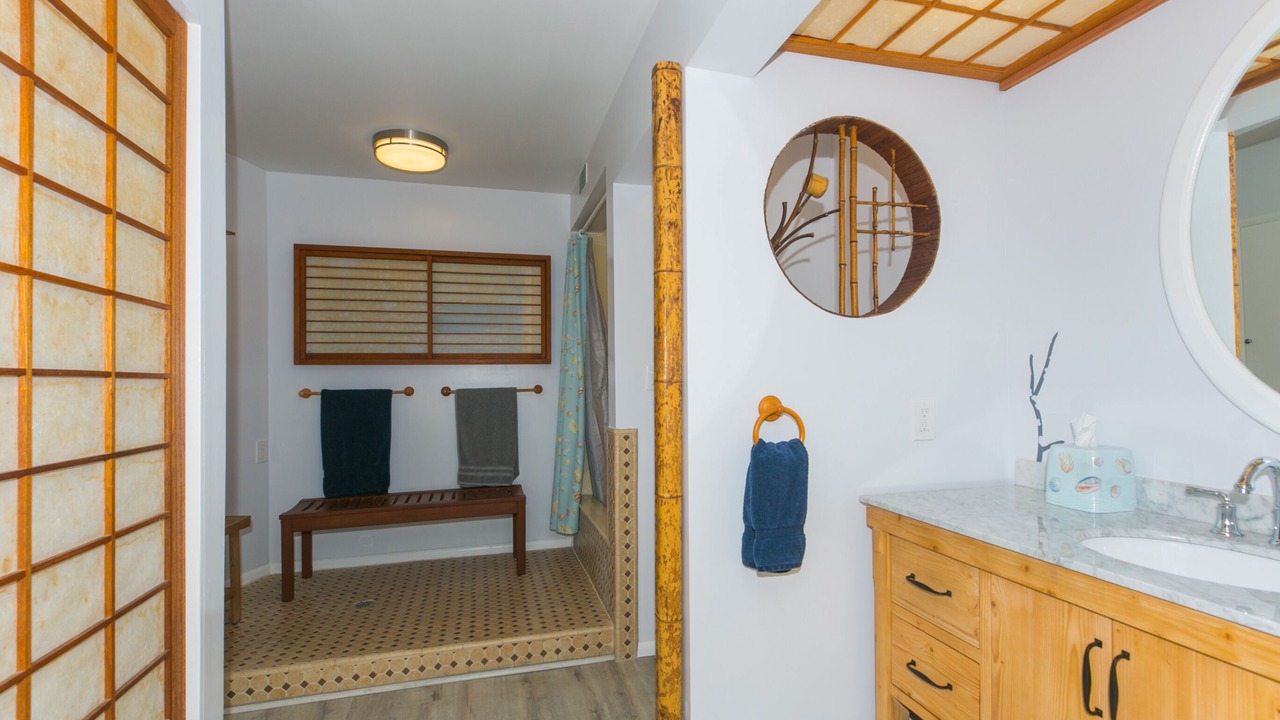 Photo of Bathroom in Waimalu