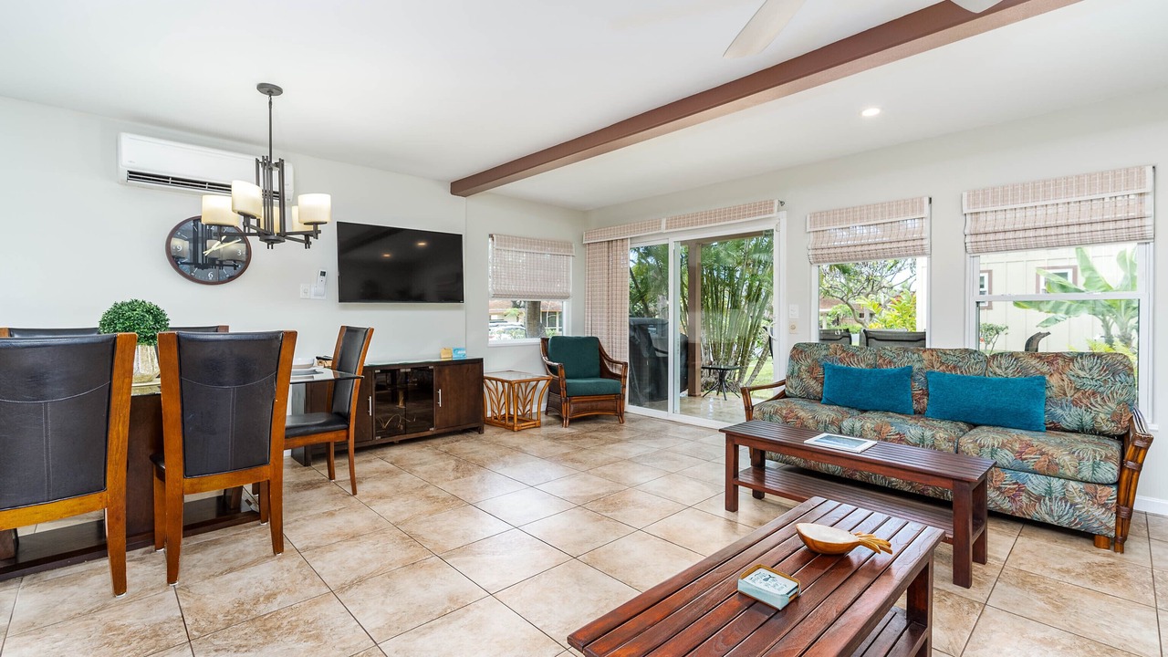 Photo of Livingroom in Downtown Lahaina