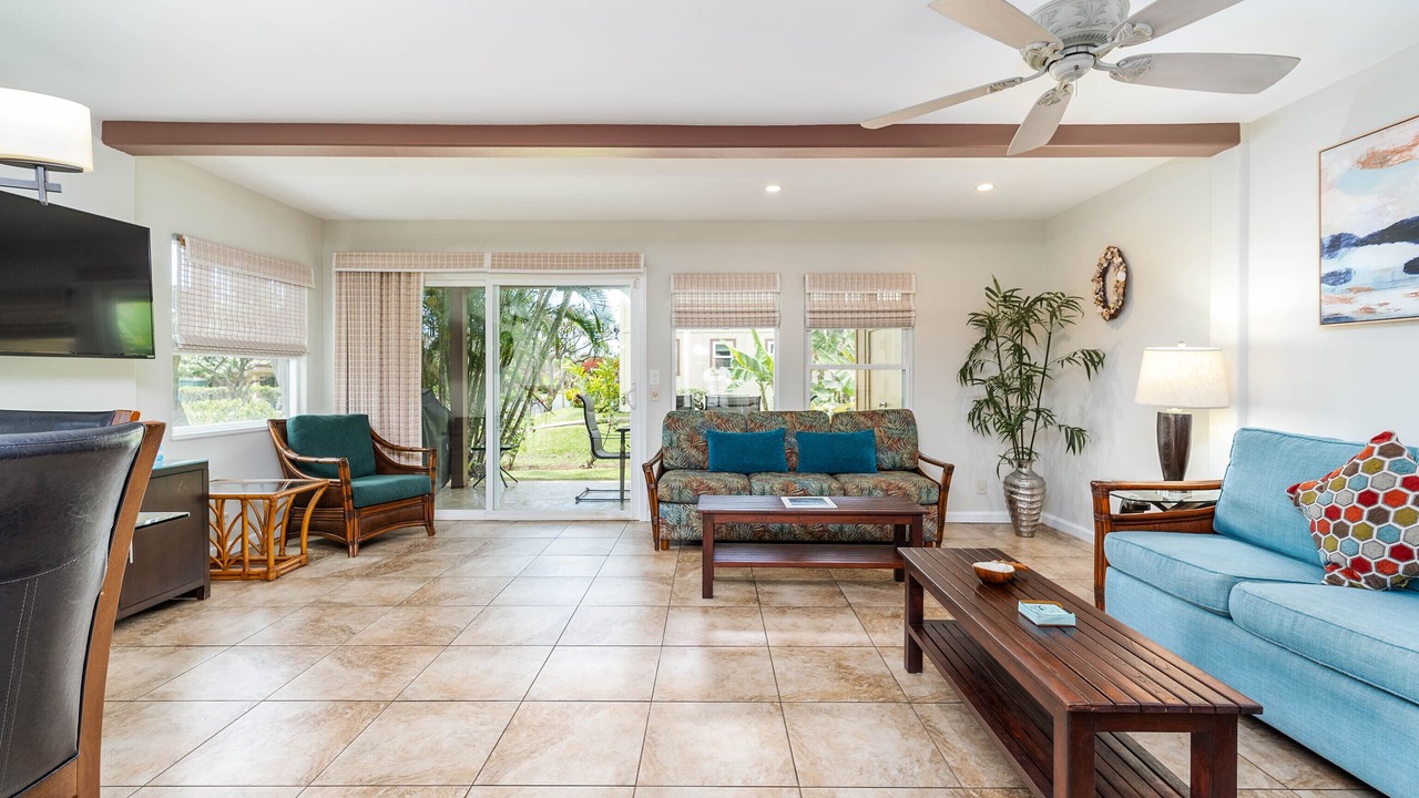 Photo of Livingroom in Downtown Lahaina