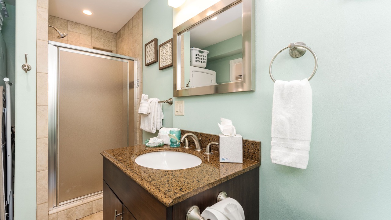 Photo of Bathroom in Downtown Lahaina