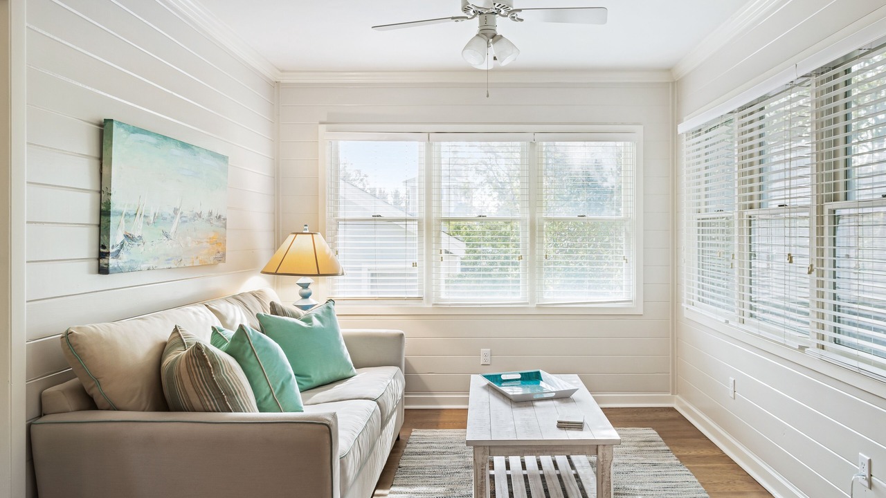 Photo of Livingroom in Pelican Bay