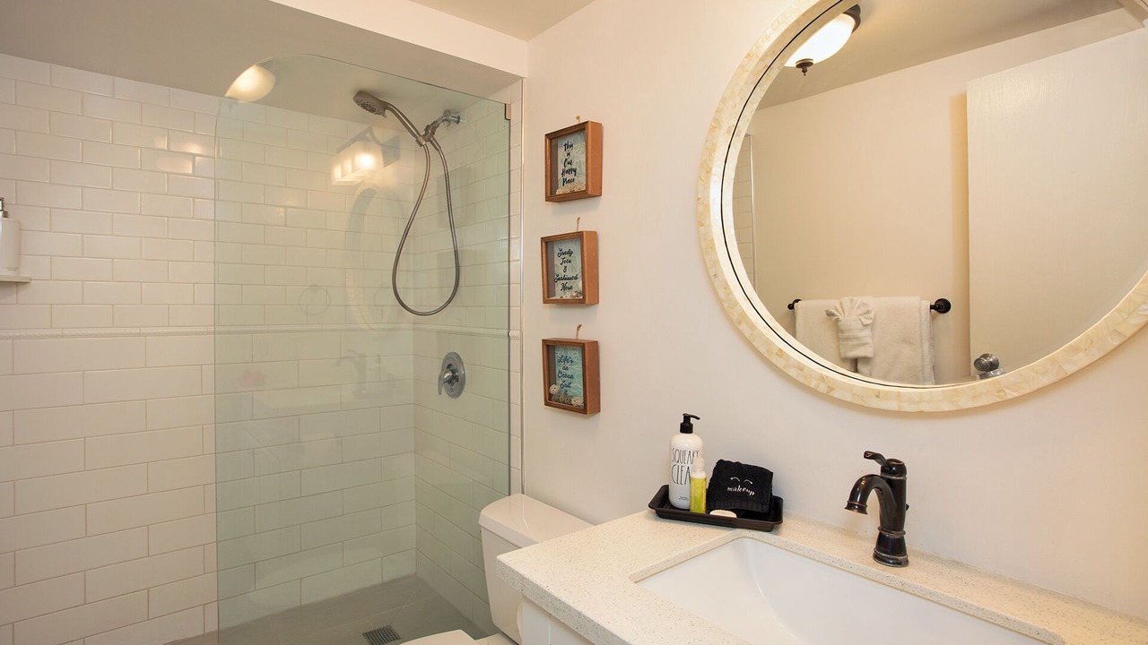 Photo of Bathroom in Maalaea