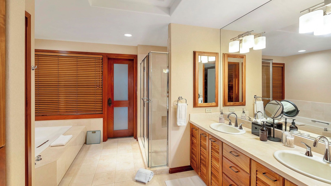 Photo of Bathroom in Kaupulehu