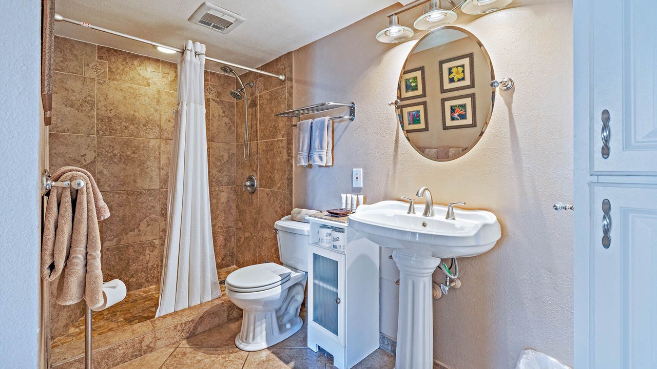 Photo of Bathroom in Maalaea