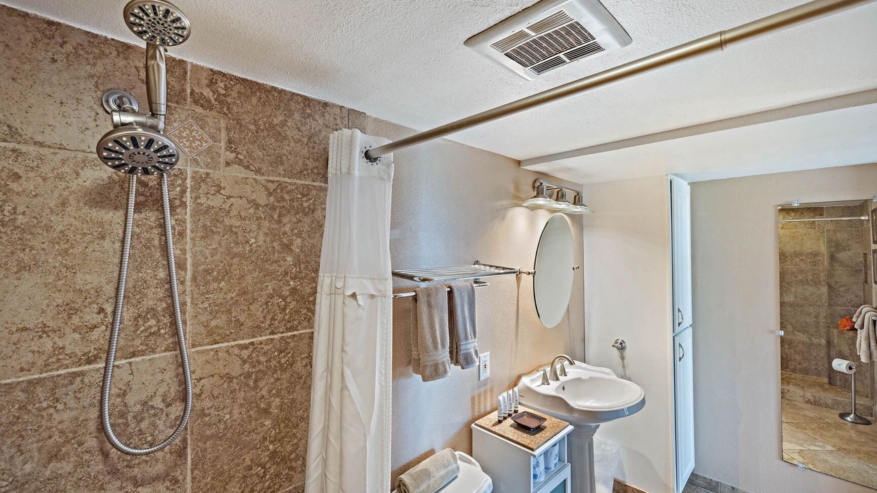 Photo of Bathroom in Maalaea