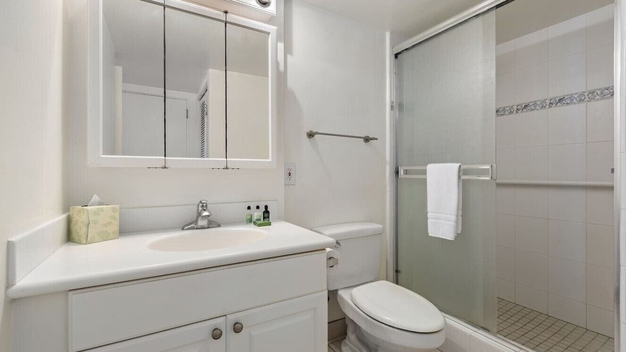 Photo of Bathroom in McCully - Moiliili