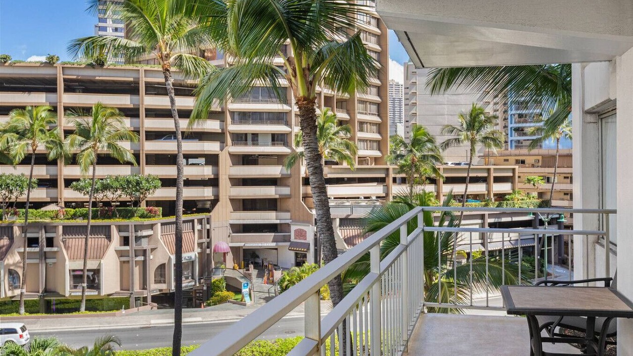 Photo of Outdoor in McCully - Moiliili