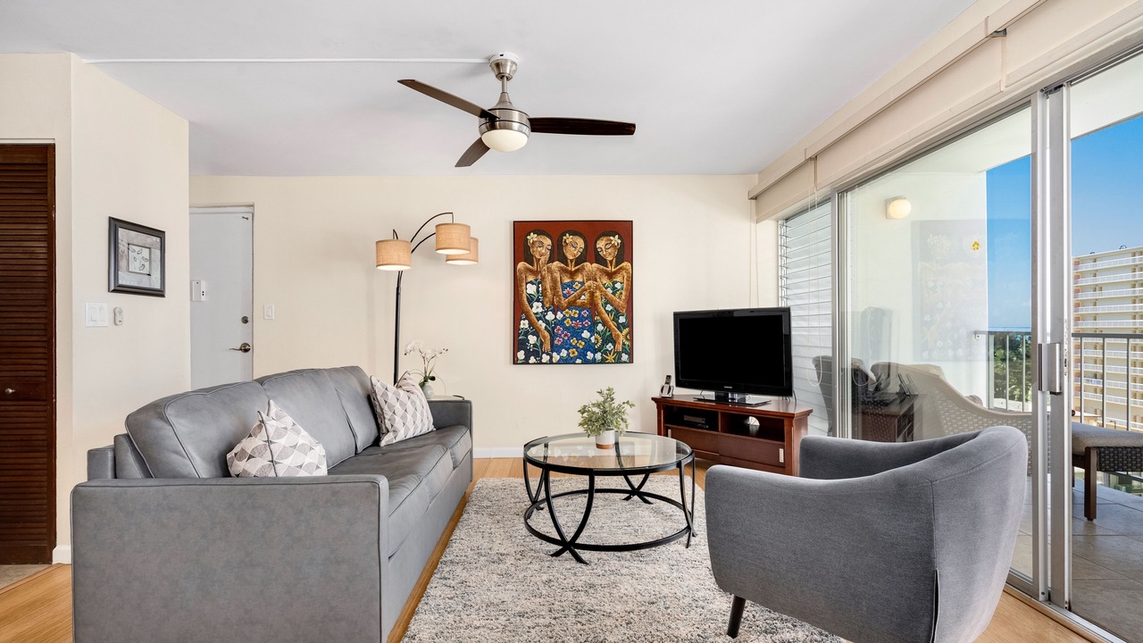 Photo of Livingroom in Waikiki