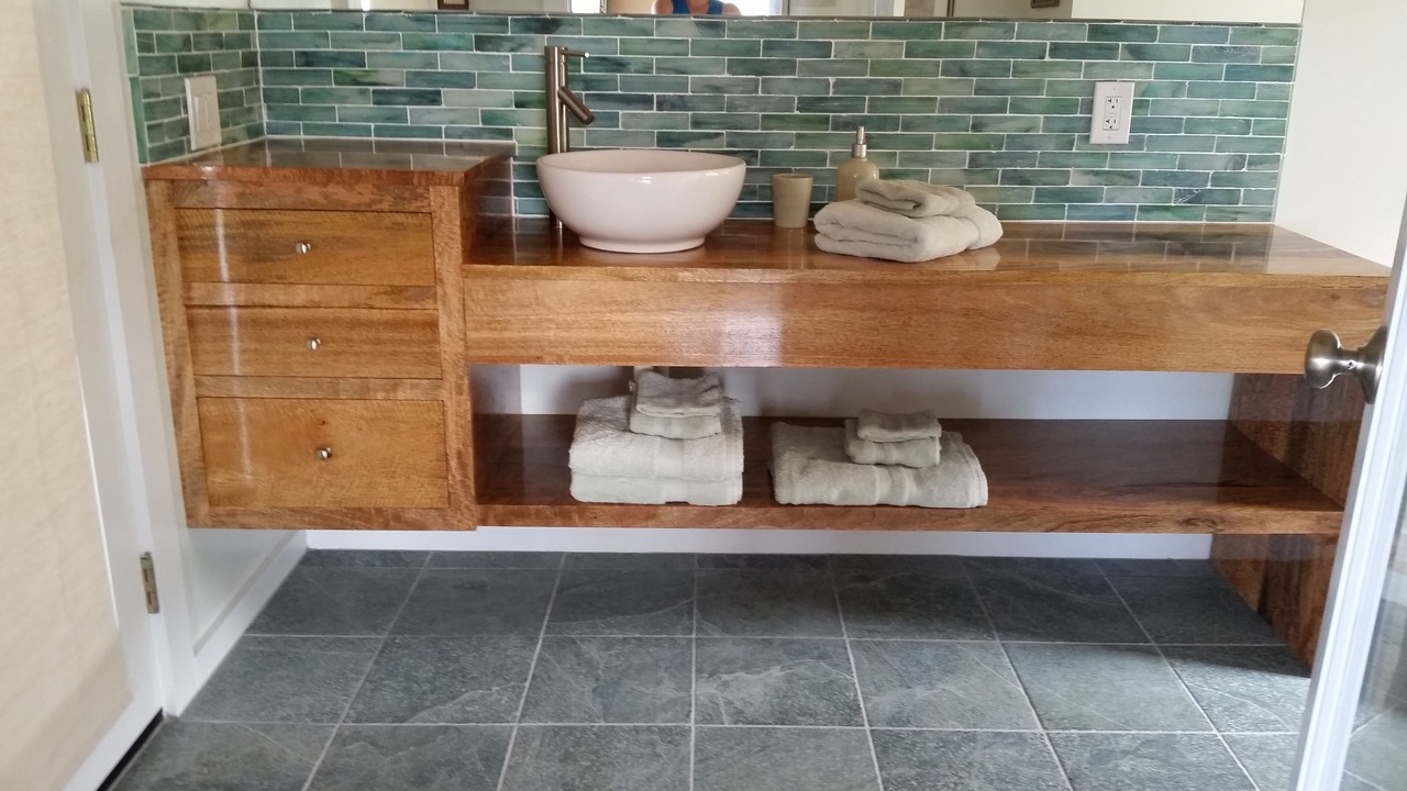 Photo of Bathroom in Kona Paradise
