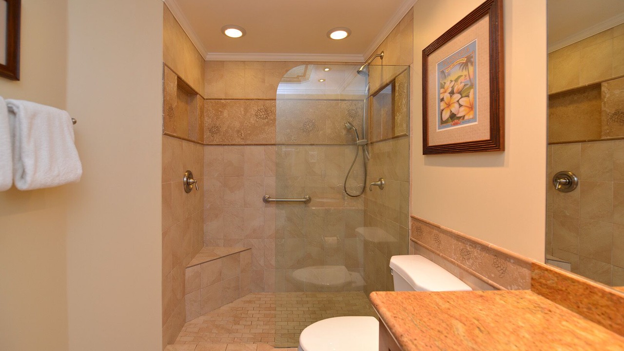 Photo of Bathroom in Historic Lahaina Front Street