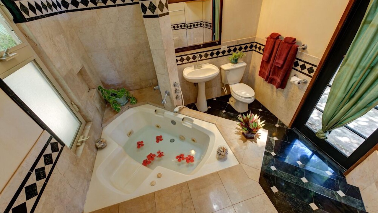 Photo of Bathroom in Kuau