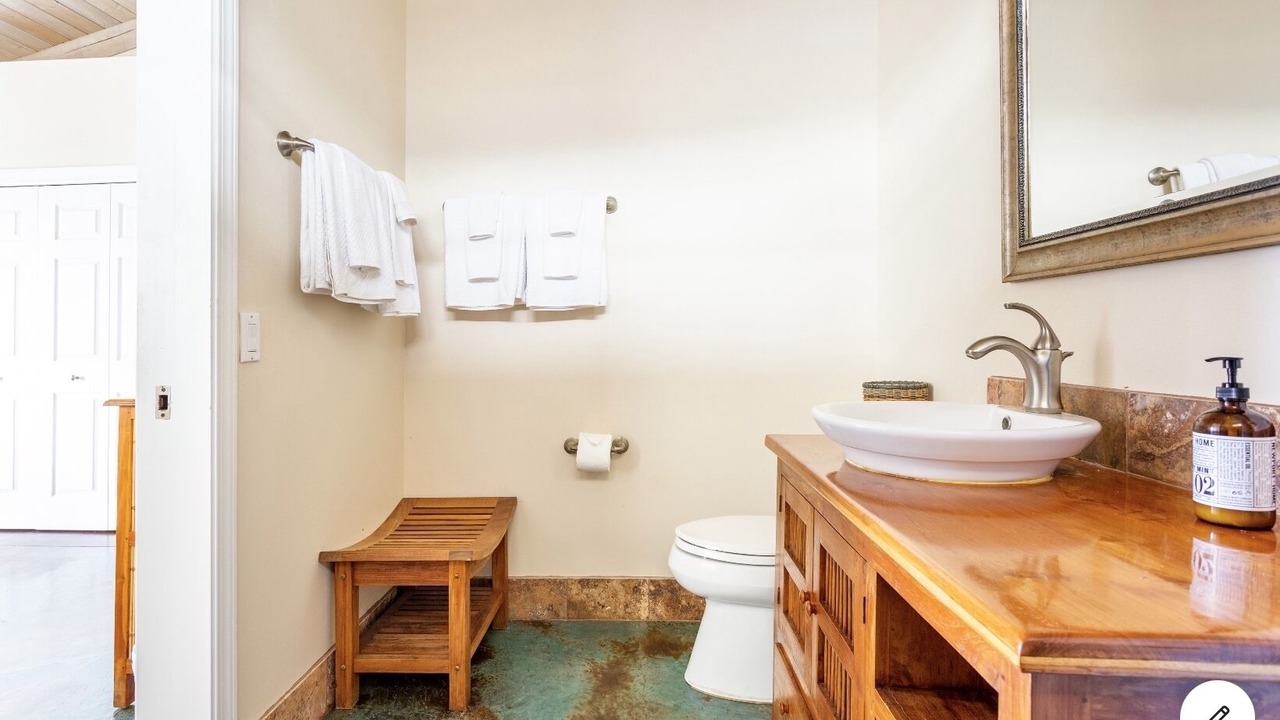 Photo of Bathroom in Captain Cook