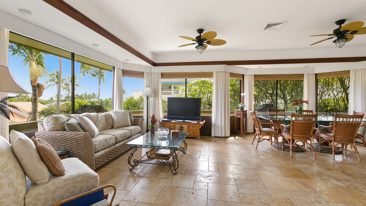 Photo of Livingroom in Poipu