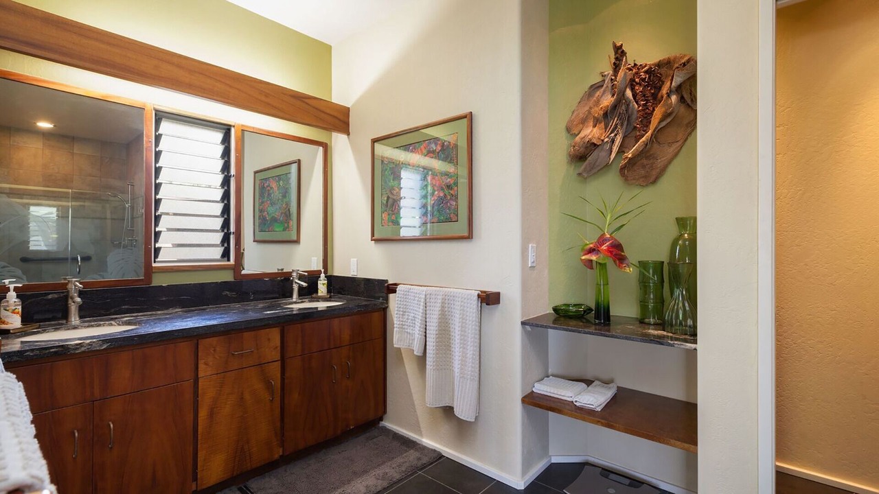 Photo of Bathroom in Keauhou