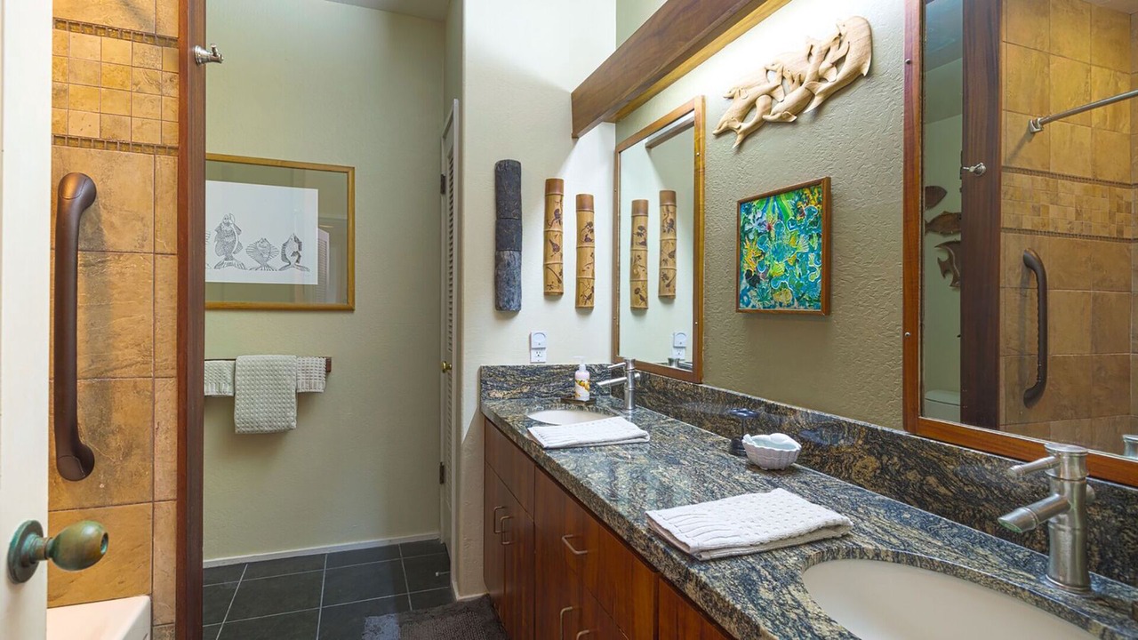 Photo of Bathroom in Keauhou