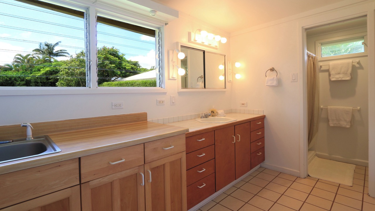 Photo of Bathroom in Spreckelsville