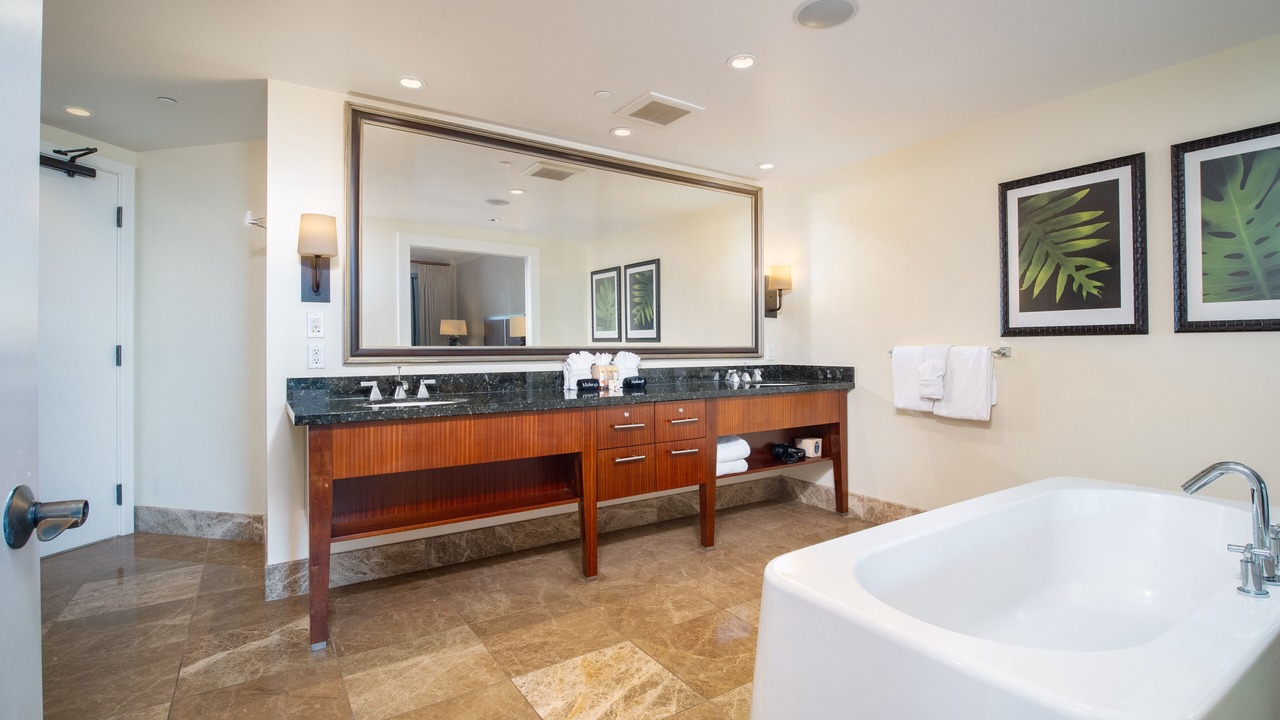 Photo of Bathroom in Lahaina
