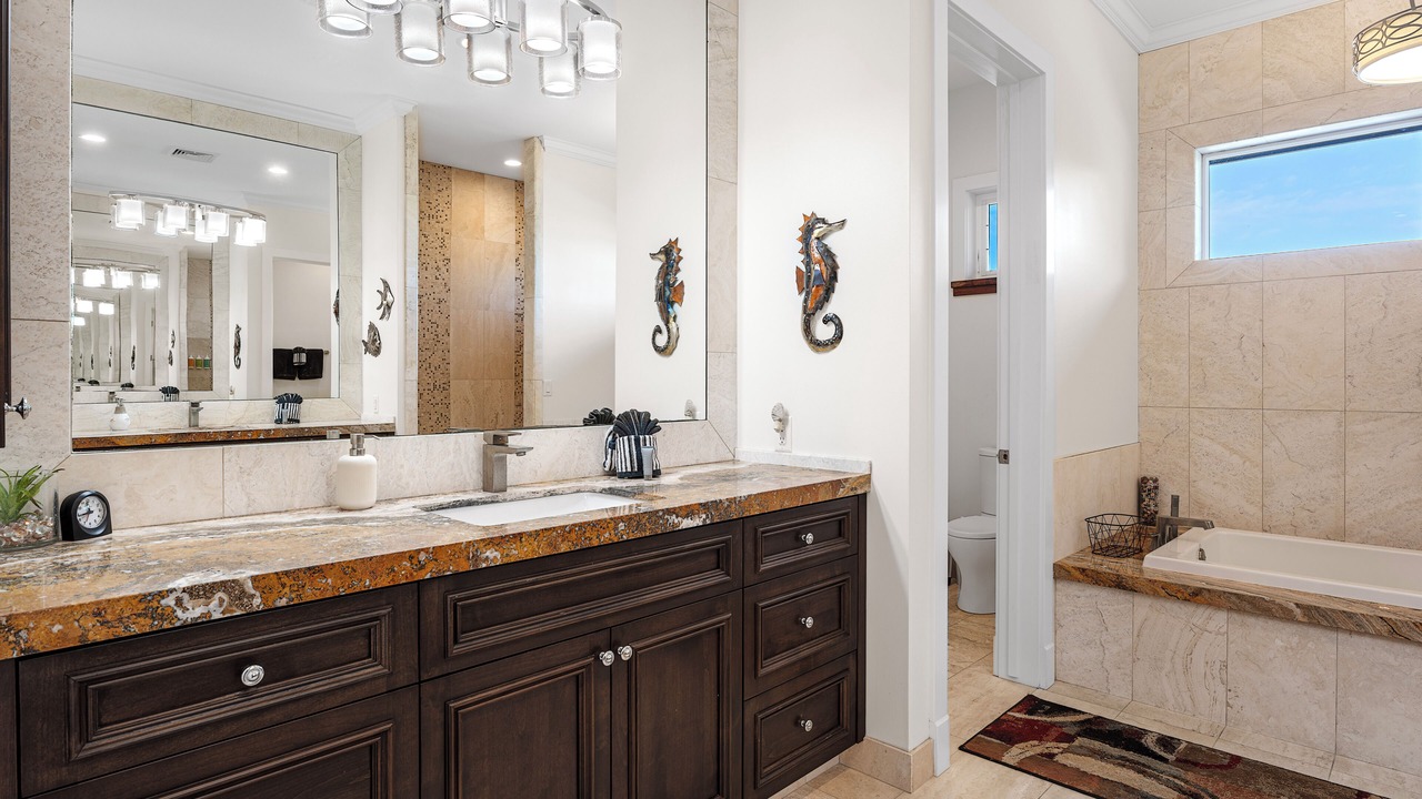 Photo of Bathroom in Kahaluu Bay