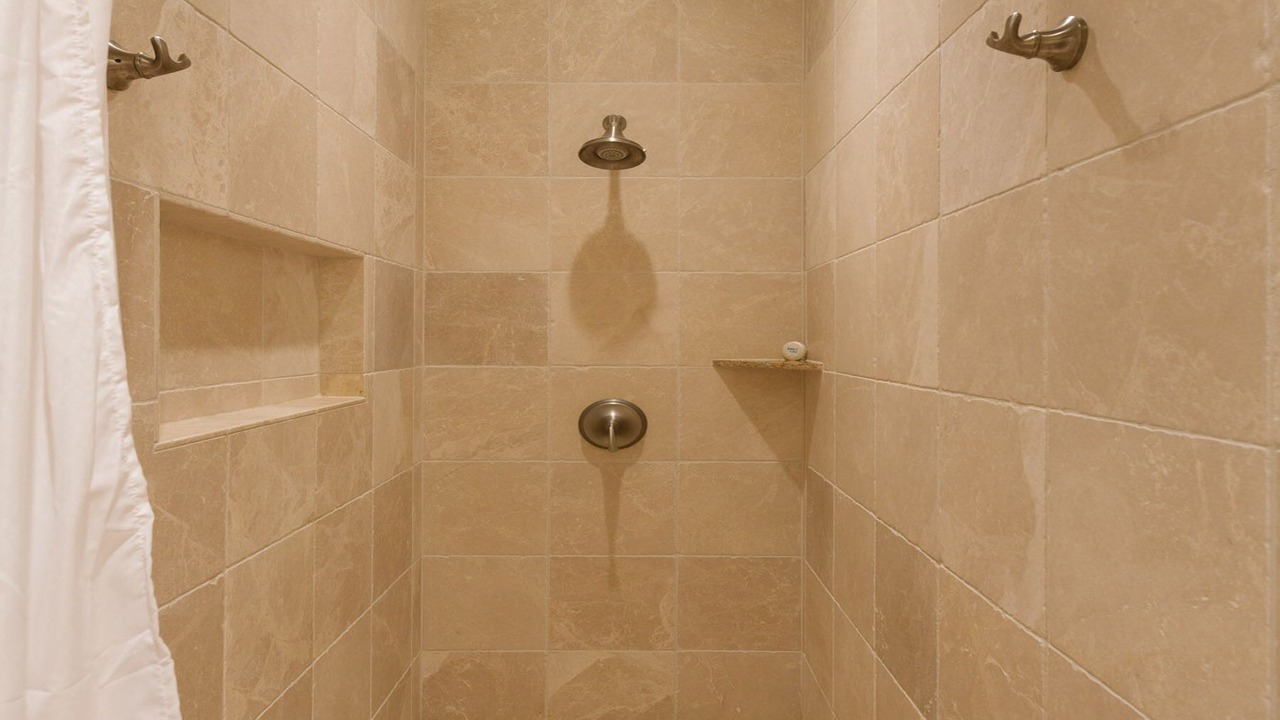 Photo of Bathroom in Spreckelsville