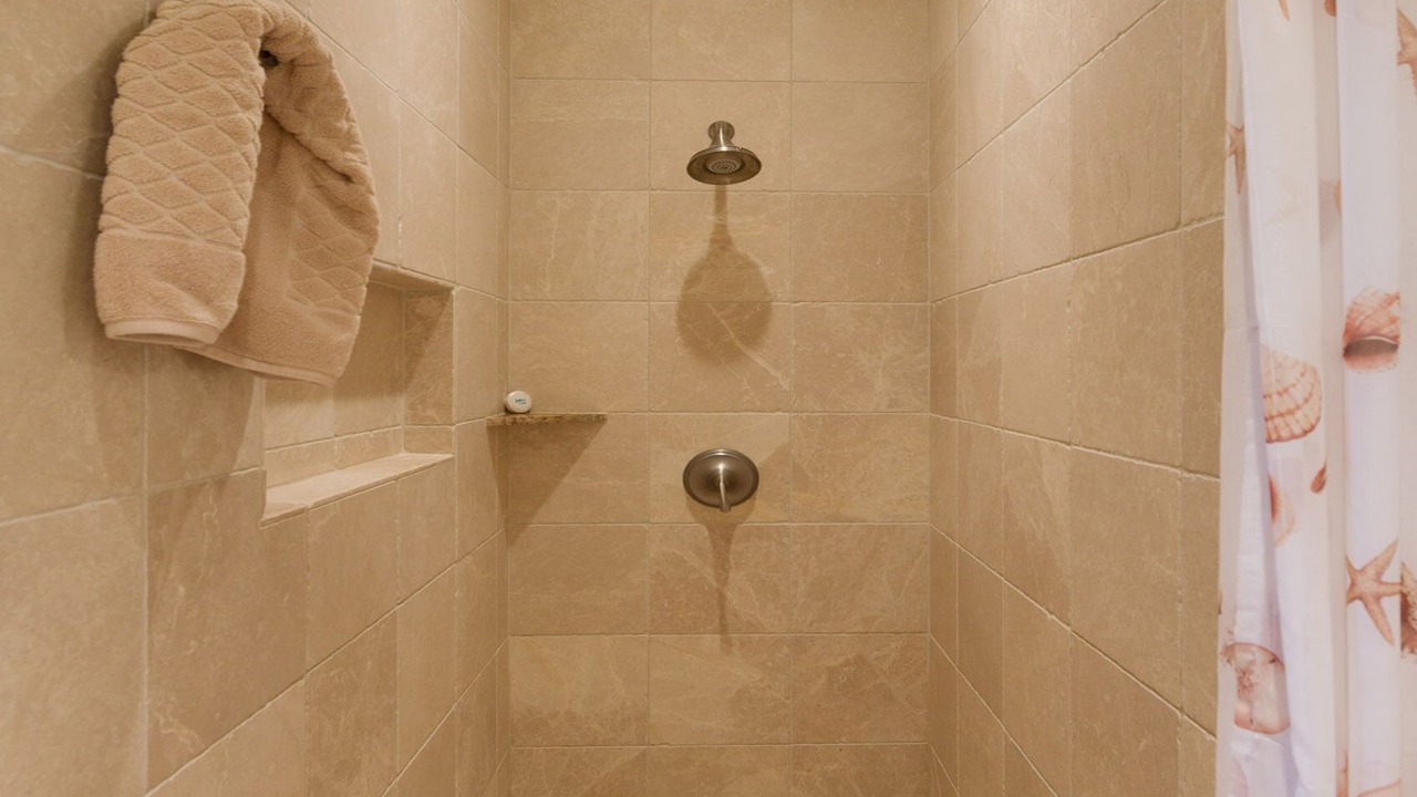 Photo of Bathroom in Spreckelsville