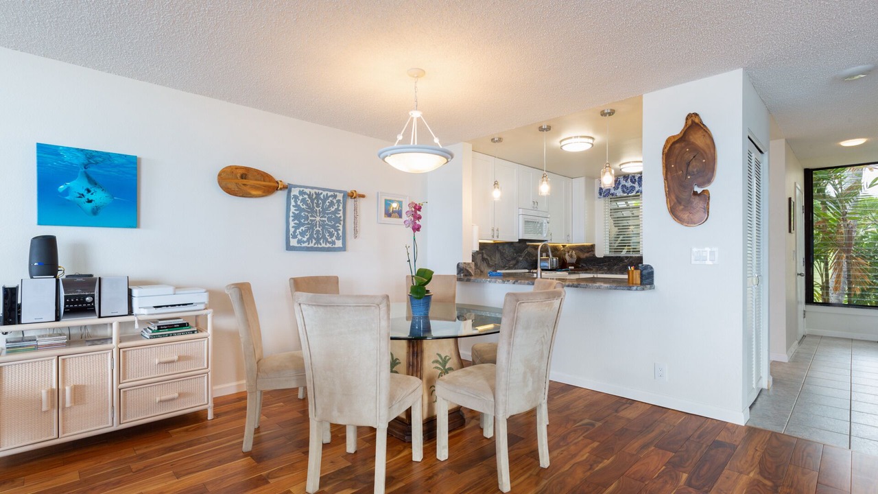 Photo of Livingroom in Kahaluu Bay