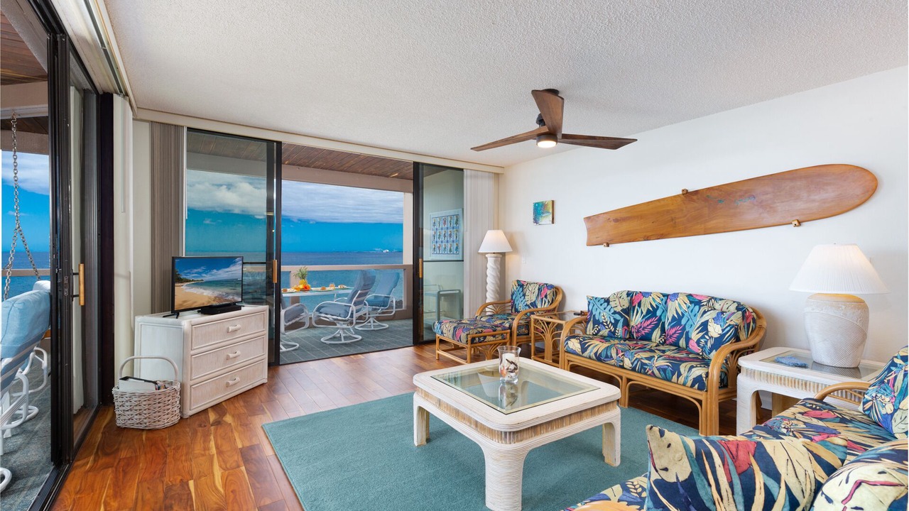 Photo of Livingroom in Kahaluu Bay