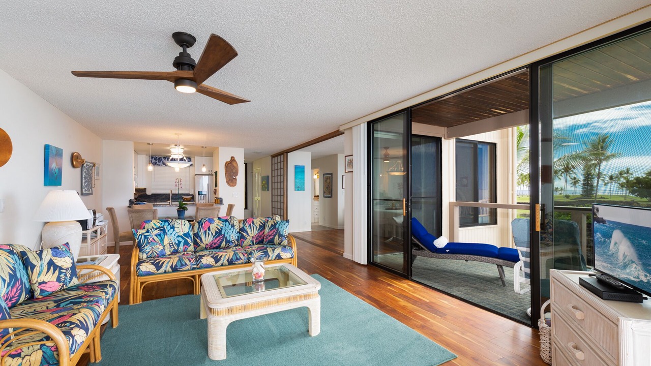 Photo of Livingroom in Kahaluu Bay