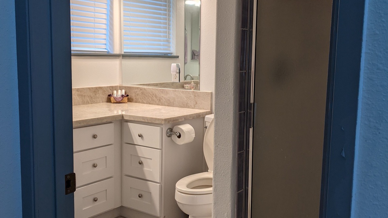 Photo of Bathroom in Kalaoa