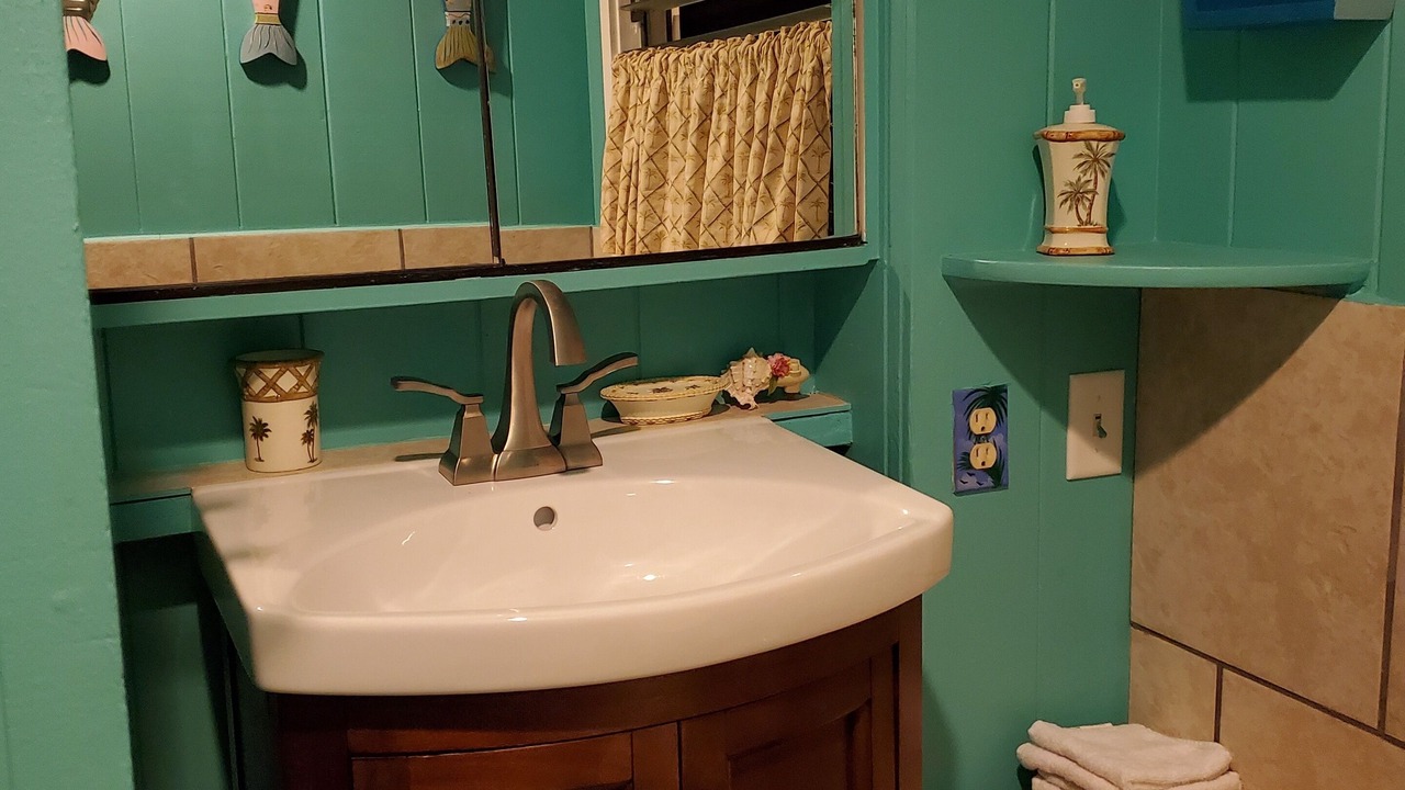 Photo of Bathroom in Kahaluu Bay