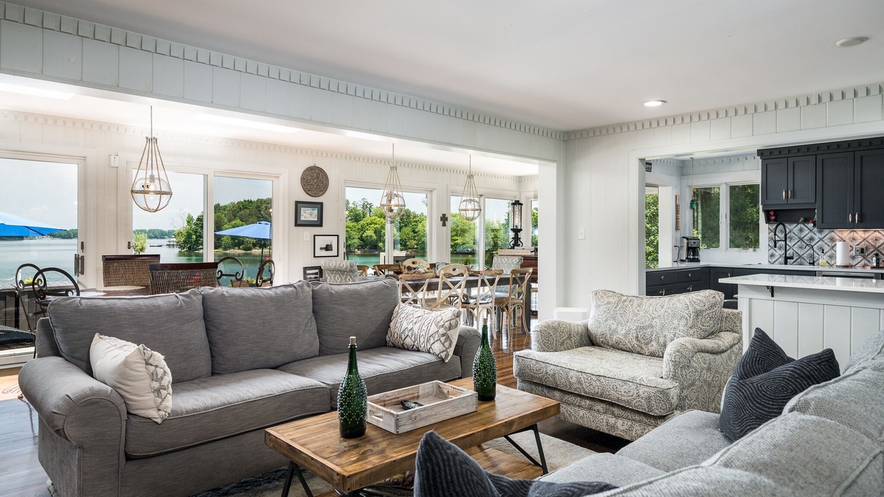 Photo of Livingroom in Huntersville