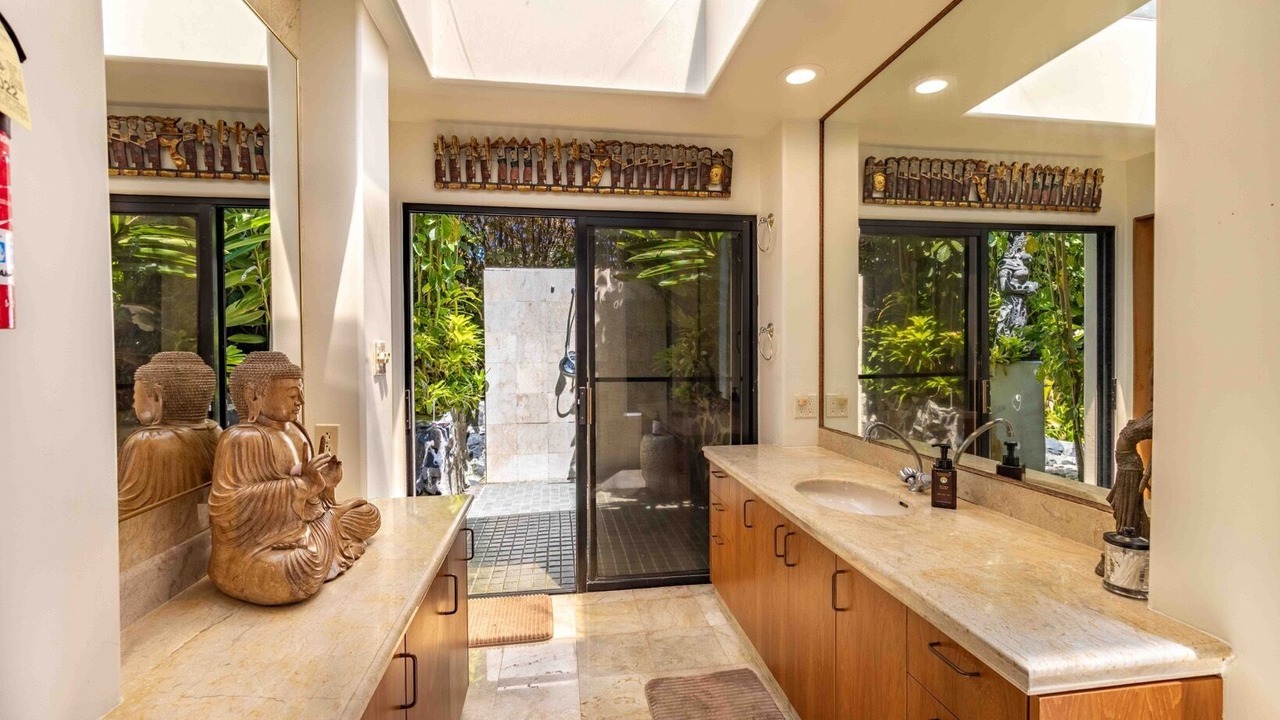 Photo of Bathroom in Haiku