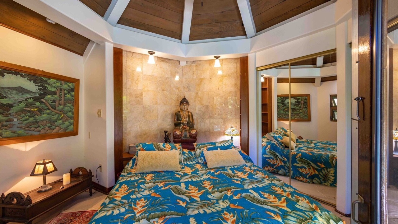 Photo of Bedroom in Haiku